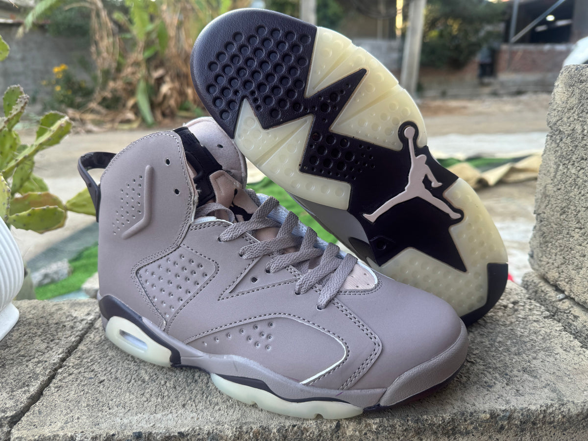 Air Jordan 6 Sneakers – Grey