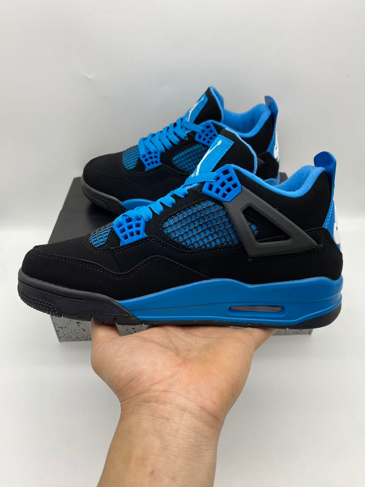 Air Jordan 4 Sneakers – Gamma Blue