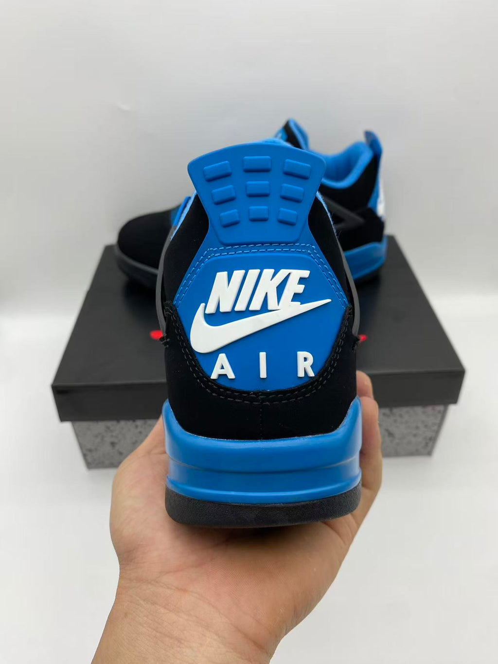 Air Jordan 4 Sneakers – Gamma Blue