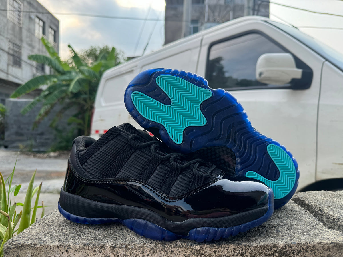 Air Jordan 11 Sneakers – Black & Gamma Blue