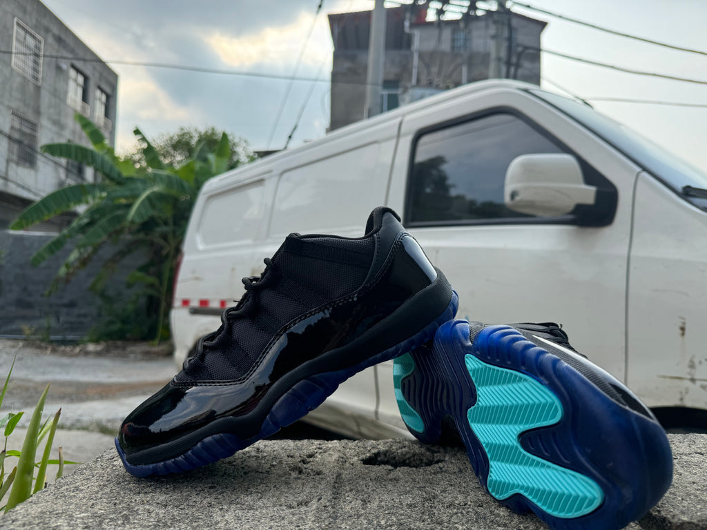 Air Jordan 11 Sneakers – Black & Gamma Blue